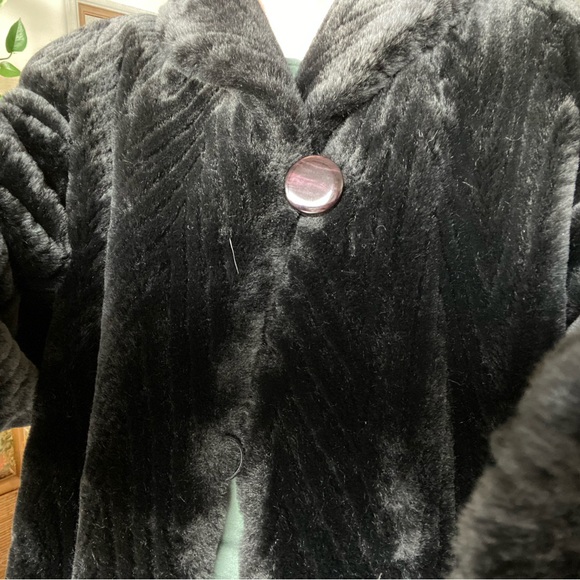 Vintage Black Faux Fur Coat - Picture 6 of 7
